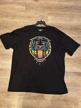 Source Unknown Black Tee with Neon Lion Graphic